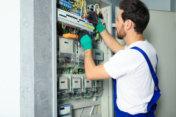 Best Emergency Electrical Repair  in Amityville, NY